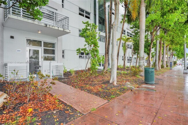 Foto del edificio - 4332 Collins Ave