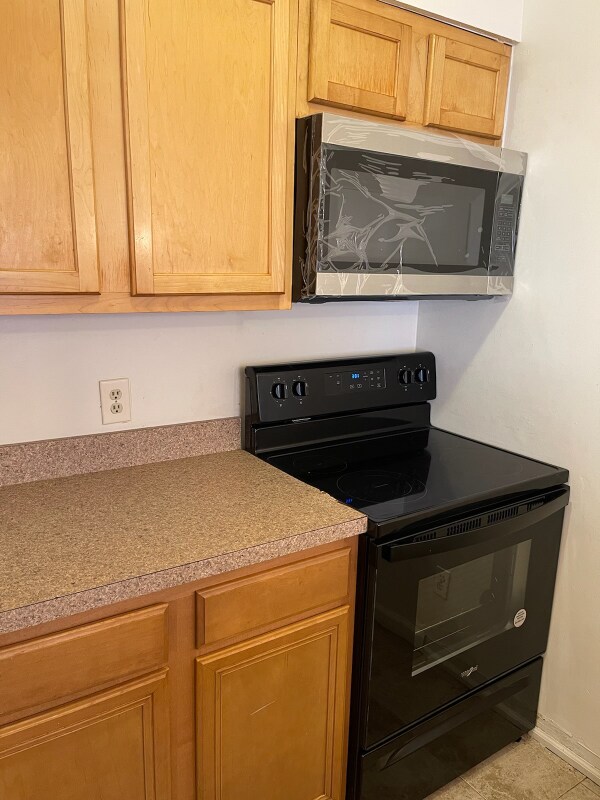 Building Photo - 6000 Sunset Ridge Ct