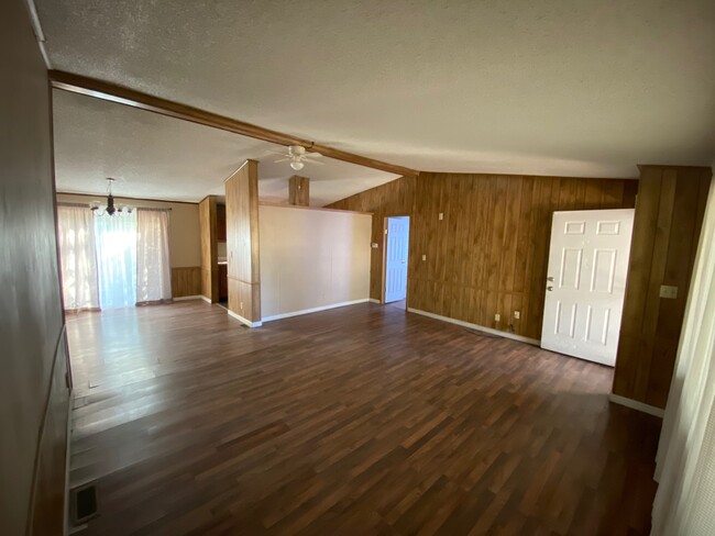 Building Photo - 335 Alcorta Ln