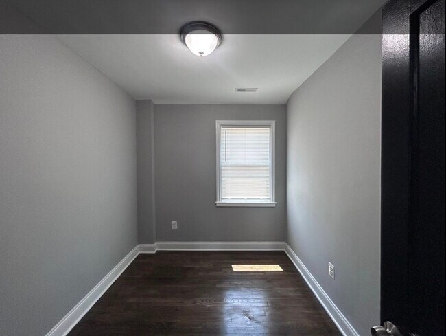 Foto del edificio - 4 Bedrooms 2 Bathrooms, 21239