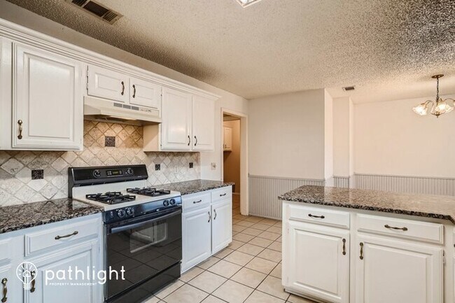 Foto del edificio - 4948 Wolf Creek Trail, Flower Mound, TX, 7...