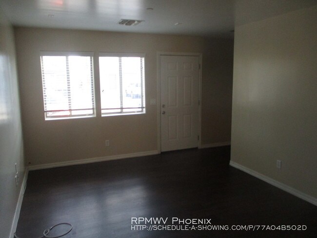 Building Photo - Charming 2x2 Phoenix Condo Near L-101 & I-17