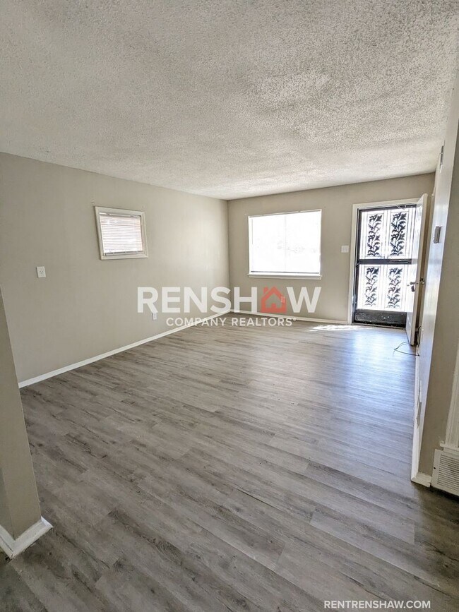 Foto del edificio - Renovated 4 Bed / 1.5 Bath Single-Family h...