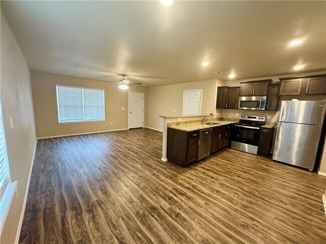 Foto del edificio - 1020 Clearspring Ct