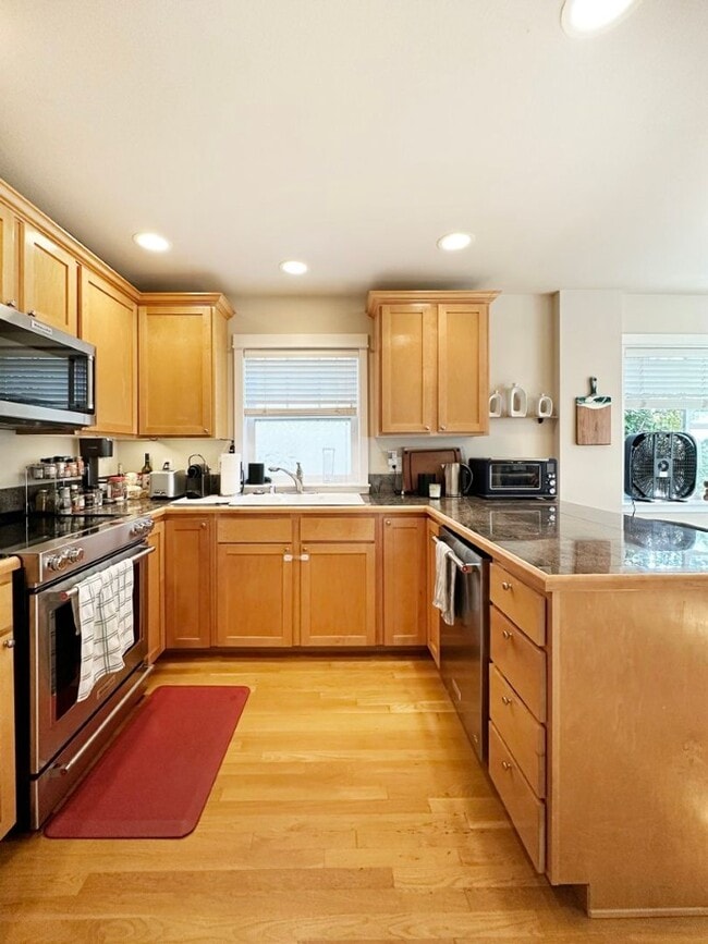 Building Photo - 3Bd/3Ba Seattle Townhouse