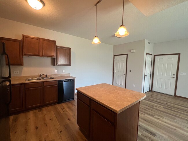 Building Photo - 1825 SW White Birch Cir