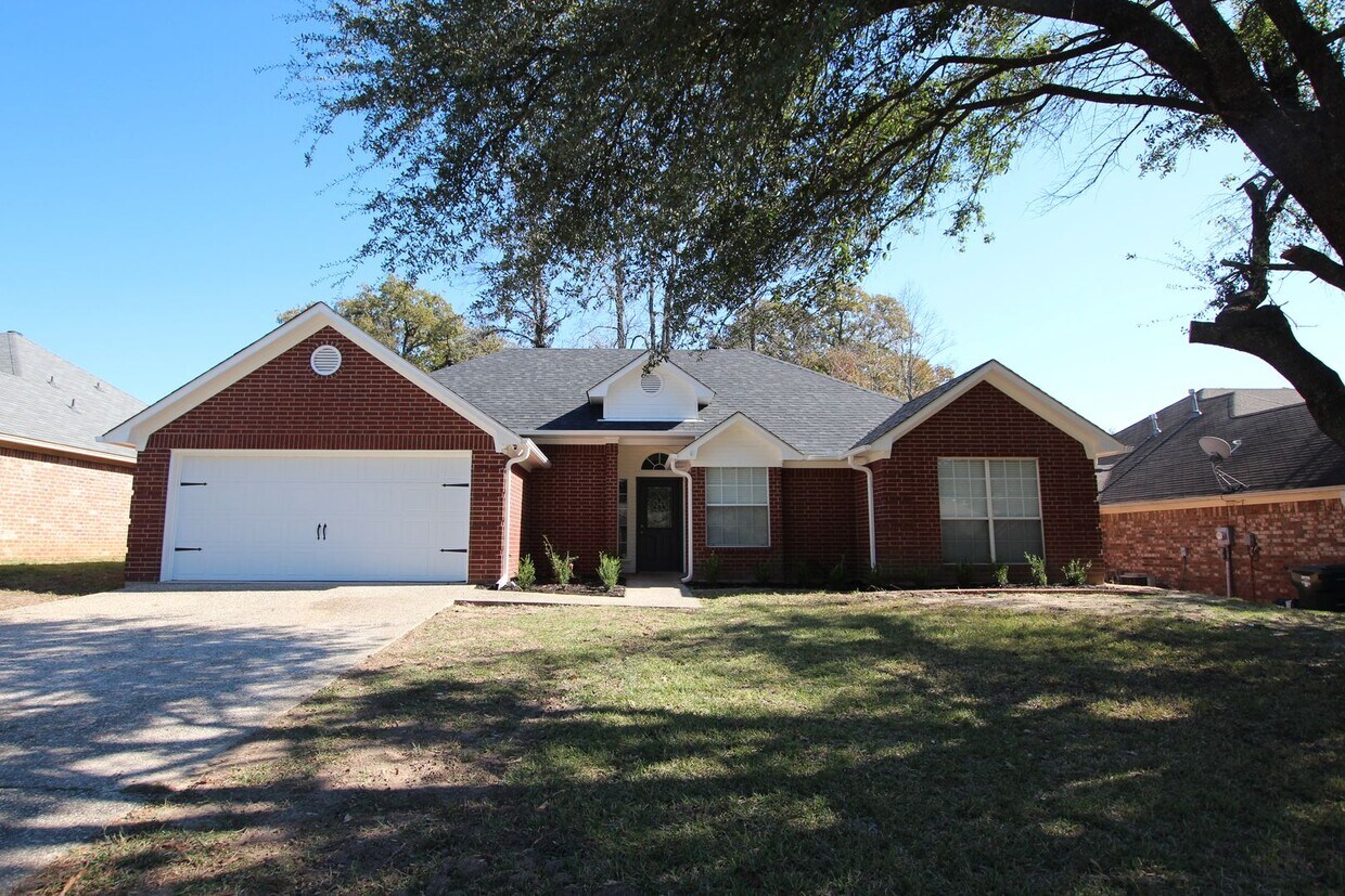 Primary Photo - Availalbe Now! 3/2/2 Home in West Tyler!