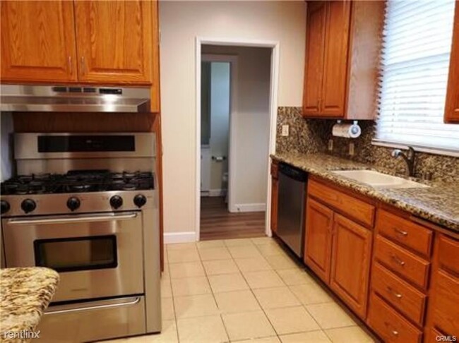 Building Photo - 3 br, 1.5 bath House - 22436 Avenue San Luis