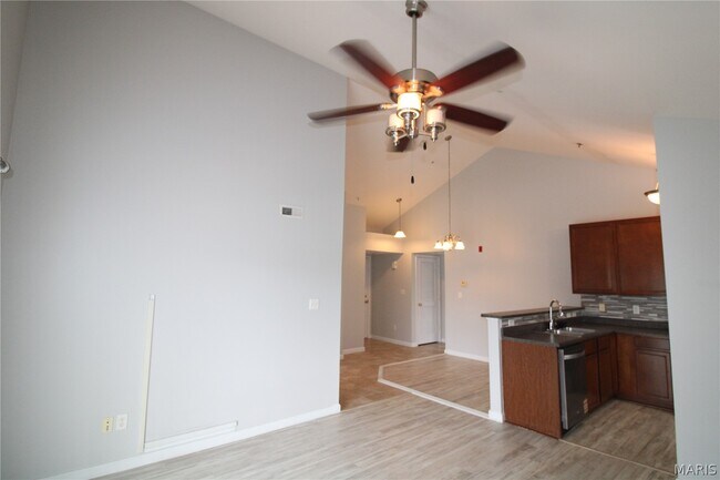 Foto del edificio - 13300 Spring Creek Ln