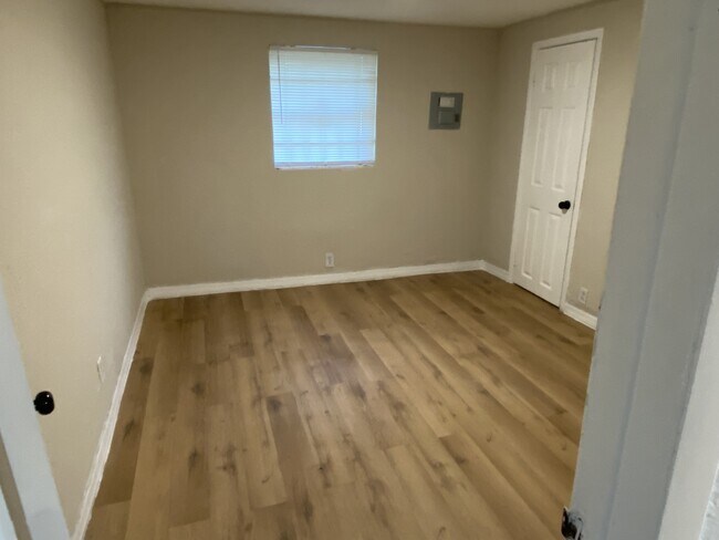 Foto del edificio - 1040 Line St