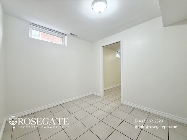 Photo du bâtiment - All-Inclusive 2-Bedroom + Den Basement Apartment – Scarborough