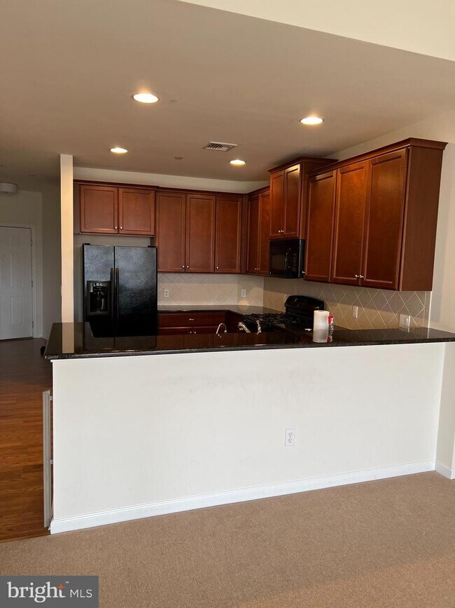Building Photo - 530 Carson Terrace