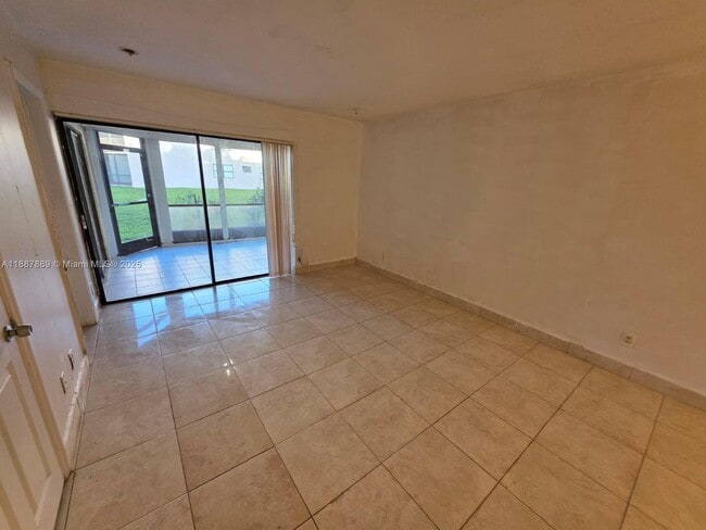 Foto del edificio - 3252 Foxcroft Rd