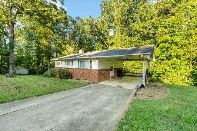 Building Photo - 515 Mile Long Rd