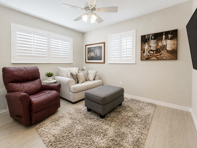 Foto del edificio - "Charming Furnished (Unfurnished Negotiable) 3-Bed Oasis with Hot tub in Palm Beach Gardens – 2,2...