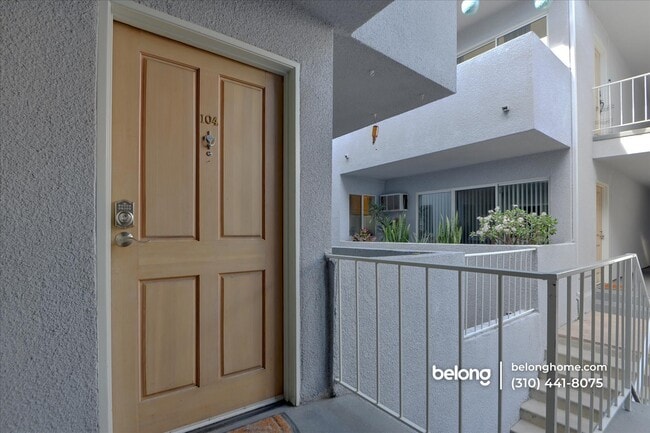 Building Photo - 2223 S Bentley Ave