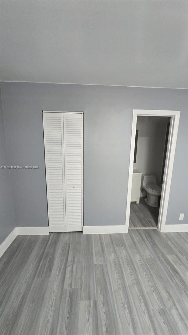 Building Photo - 7960 Colony Cir N