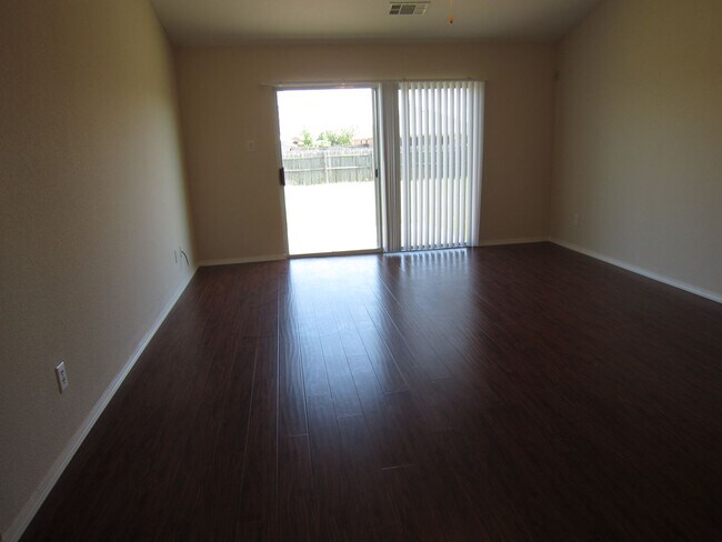 Foto del edificio - $1995 / 3br – 1648 ft2 - 3/2/2 w/Office ready to move in Brookville Estates (Forney)