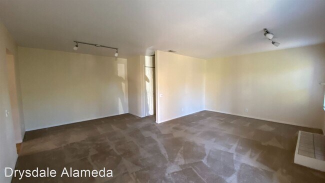 Foto del edificio - 1 br, 1 bath House - 405 Centre Ct