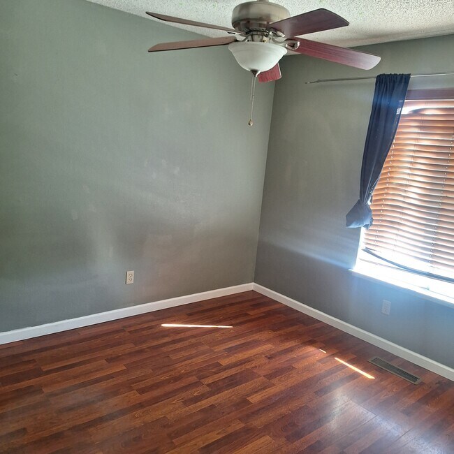 Foto del edificio - 741 Castlewood Ct