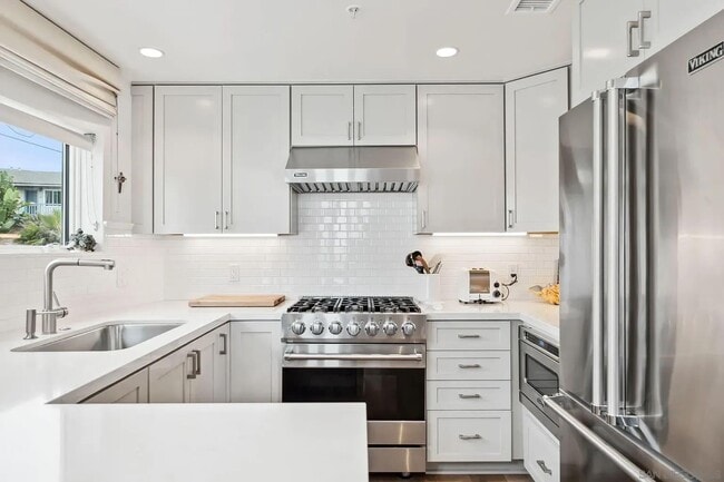 Foto del edificio - 6767 Neptune Pl