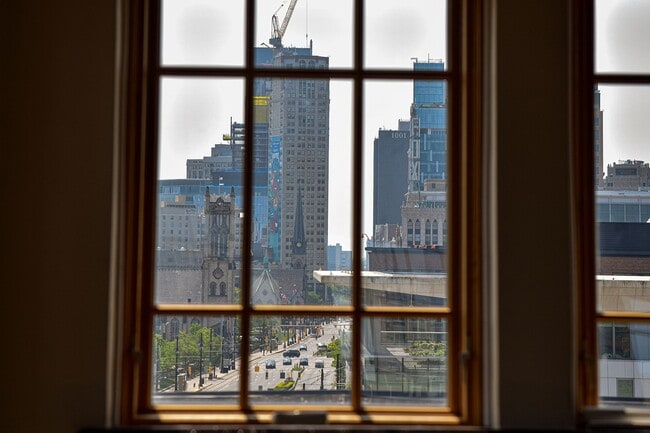 Building Photo - Beautiful 2 Bedroom Renovated Apartment Wa...