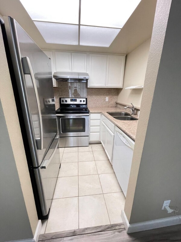 Building Photo - 2424 Balme Dr