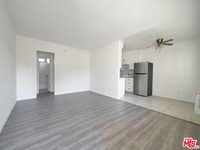 Foto del edificio - 7228 Allott Ave