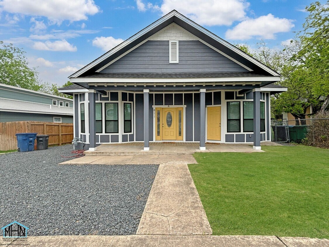 Primary Photo - Beautiful and Big, 2 bed/1 bath home in De...