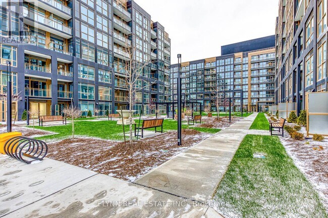 Photo du bâtiment - 2333 Khalsa Gate