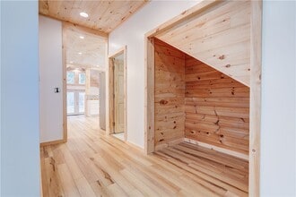 Building Photo - 413 Caroline St