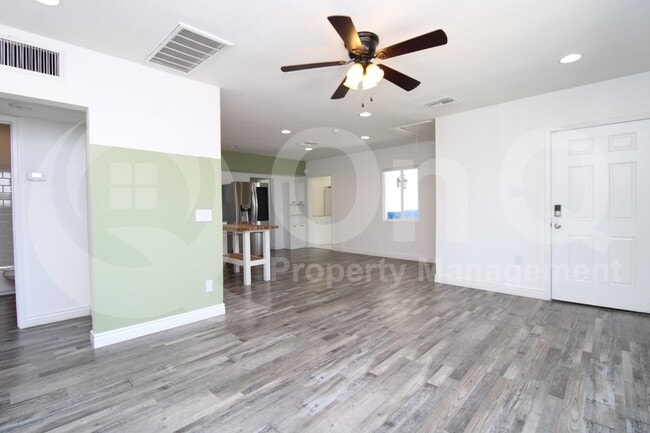 Building Photo - 1729 W Fairmount Ave