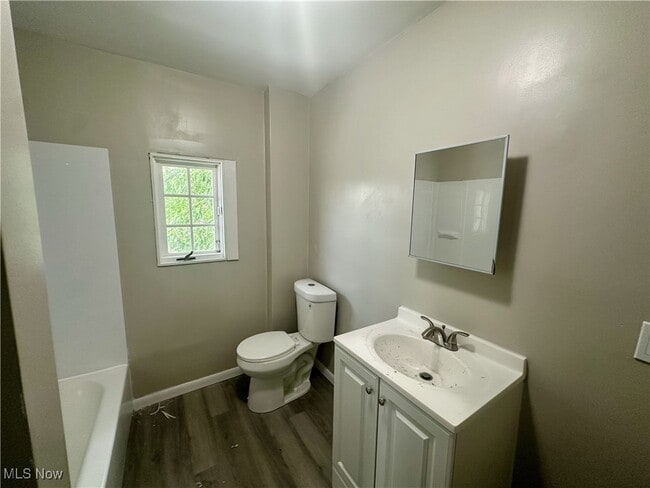 Building Photo - 555 Lumiere St