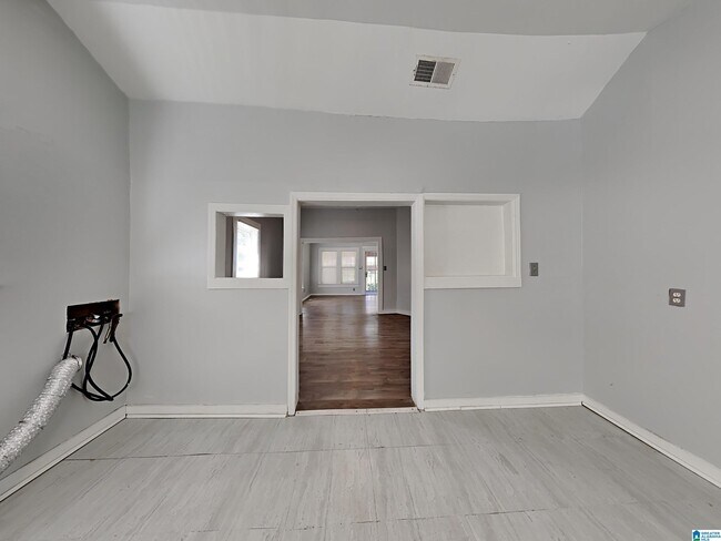 Building Photo - 819 8th St