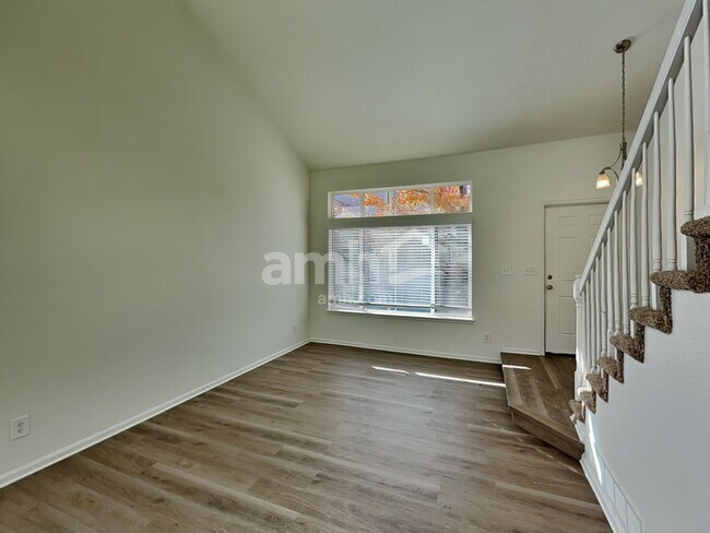 Foto del edificio - 20000 Mitchell Pl