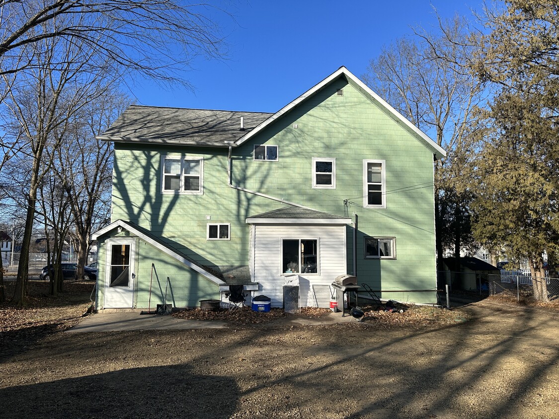 Foto principal - 814 10th St E