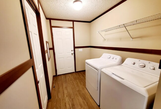 Foto del edificio - 332 Fox Chase Blvd