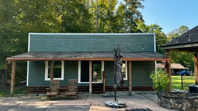 Frente de la cabaña - 21560 Quaker Rd