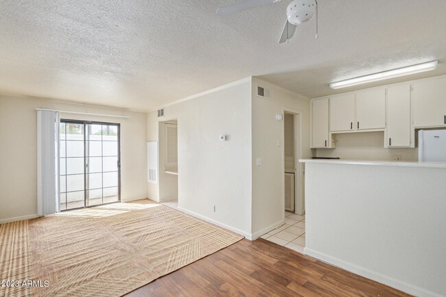 Building Photo - 810 E Colter St