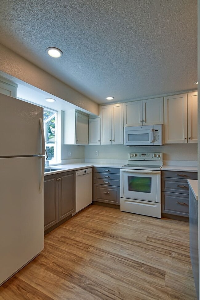 Foto del edificio - Stylishly Remodeled Condo in Prime Center Park Location