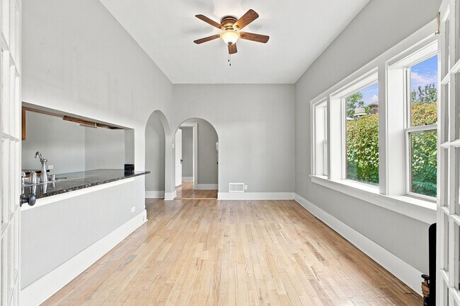 Foto del edificio - Charming 2-bedroom, 1-bath condo located in the heart of Denver