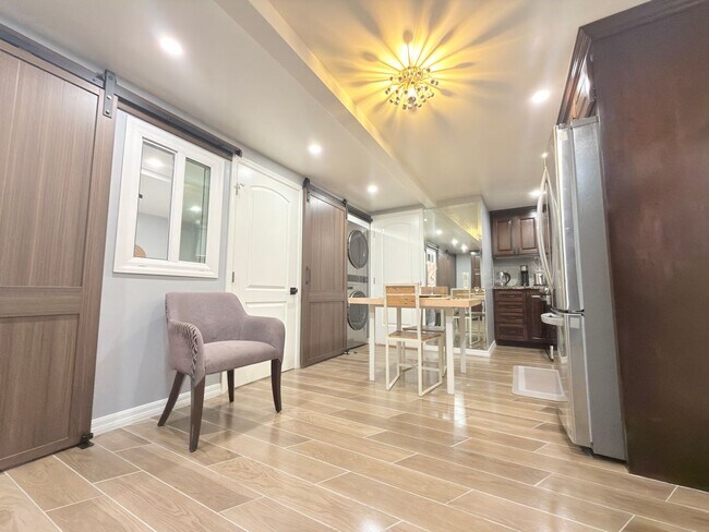 Foto del edificio - Vista Pl &amp; Marie Ave