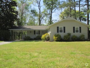 Building Photo - 3102 Northwoods Dr