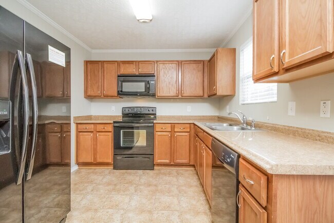 Building Photo - 2705 Sutherland Dr