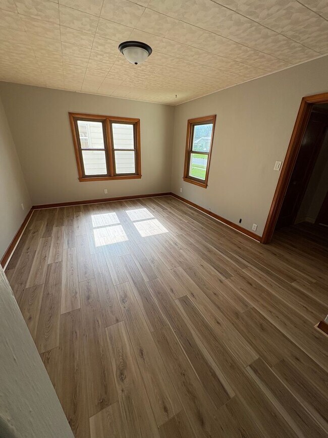 Building Photo - 3 Bedroom 1 Bathroom Single Family Home
