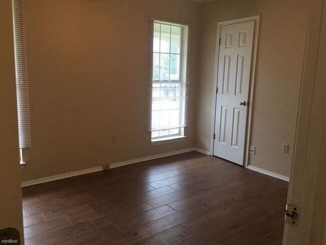Building Photo - 10388 Maplebrook Ln