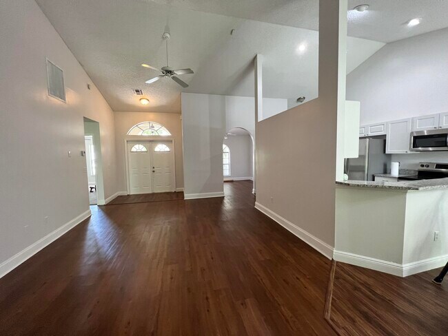 Foto del edificio - 2485 Stonegate Dr