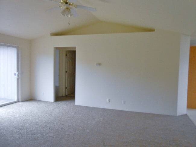 Building Photo - 169 Independence Dr