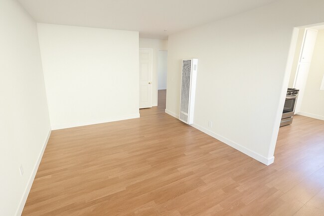 Sala de estar - 748 Forestdale Ave