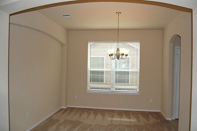 Foto del edificio - 5634 Jay Thrush Dr